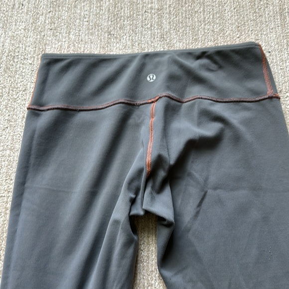Lululemon Woman's Size 6 Orange/Gray Reversible Wunder Under Crop Leggings - Picture 9 of 9